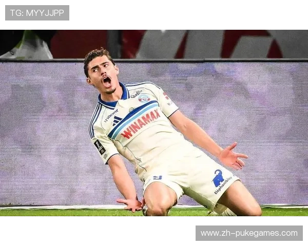 盖拉-杜埃禁区推射破门,斯特拉斯堡1-1扳平巴黎