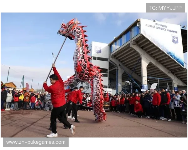 欧塞尔俱乐部春节装饰营造浓厚节日氛围,中法文化交流深化